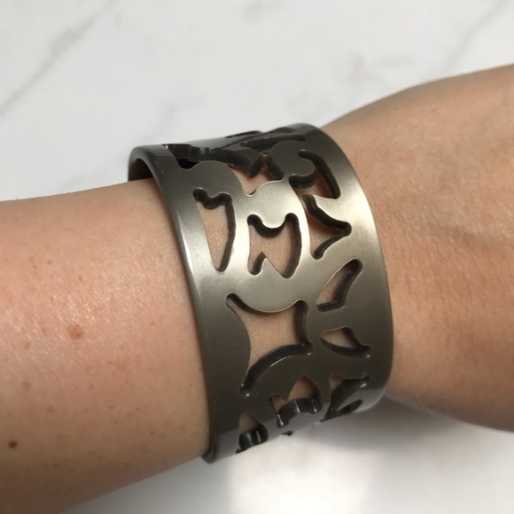 Pewter resin cuff bracelet - Picture 2 of 5
